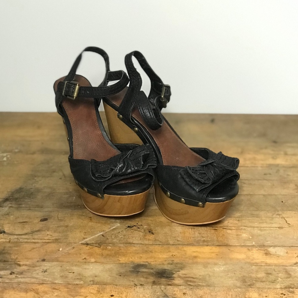 Gianni Bini Platform Mary Jane sandals